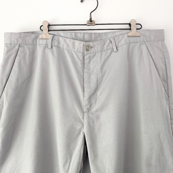 Calvin Klein Men's Light Beige Flat Front Shorts ~ Size 36 - Picture 3 of 7